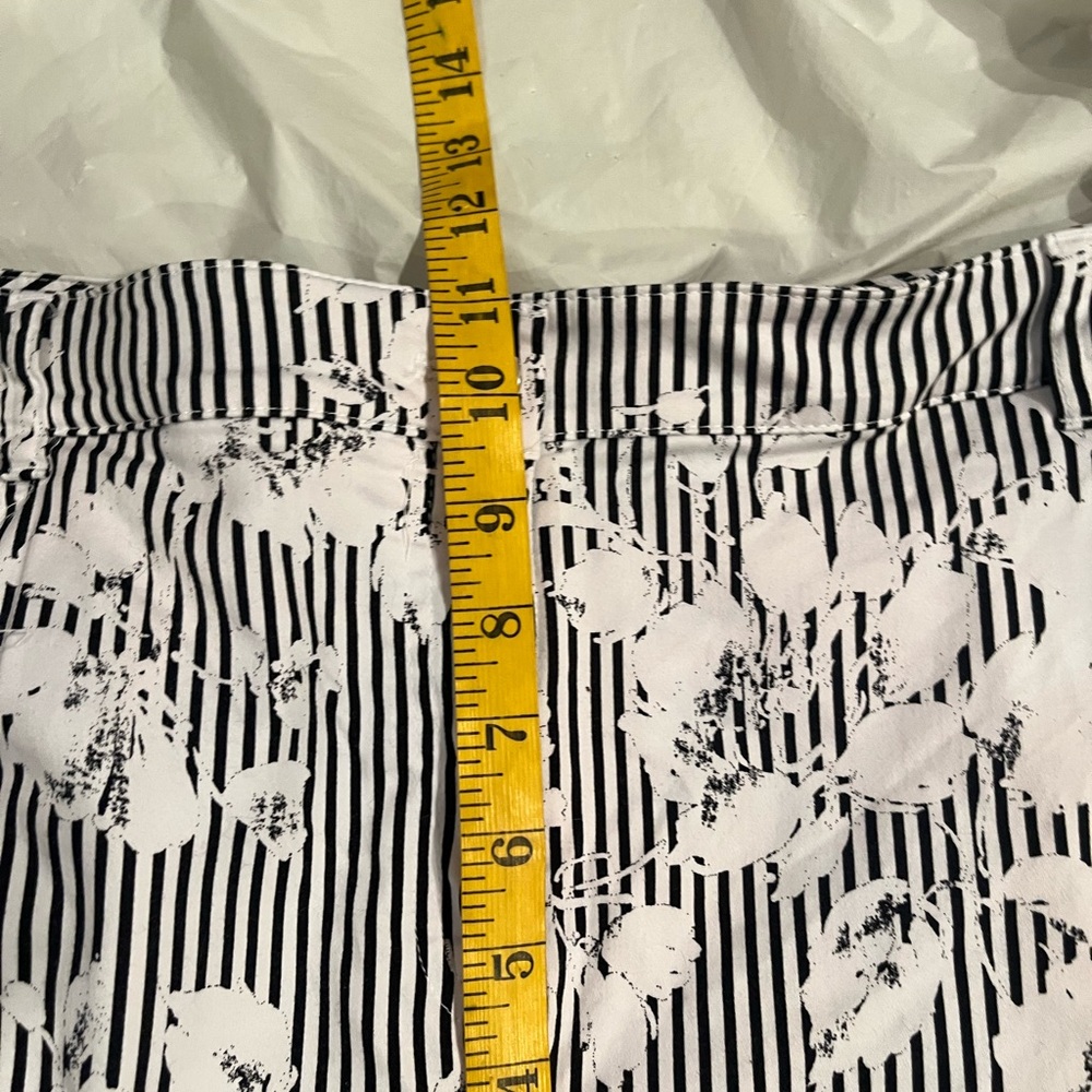Chico’s black and white stripe crop pants size 1.5 or medium pull on style - Picture 8 of 12